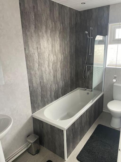 Fantastic Full 3 Bedroom Modern Apartment Belfast Eksteriør bilde